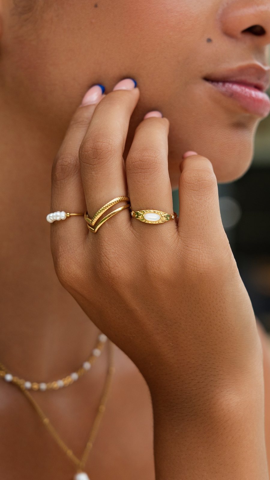 Gouden ringen van Bay of Hayley in 18K PVD-goud, nog glanzend na een jaar dagelijks dragen