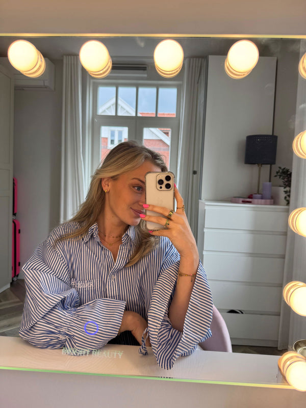 Klantfoto van Maudy met de Mini Teardrop Earrings van Bay of Hayley